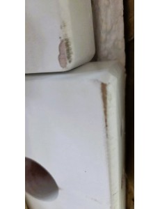 KINDER-1 - 220 - BEL - DEL STRANICE PRI SPOJU - POPRASKANA / ODKRUŠENA BARVA