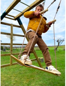 Robustna lesena gugalnica v obliki rolke za otroke